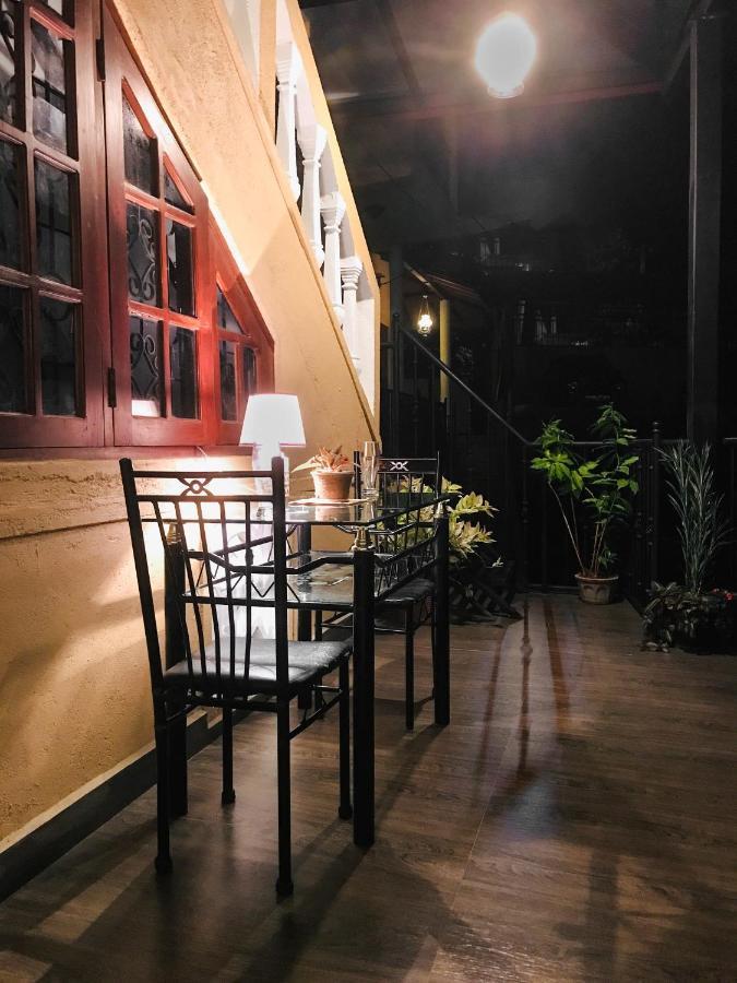 Hotel Tranquil Quarter à Kandy Extérieur photo